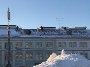 уборка снега с крыши